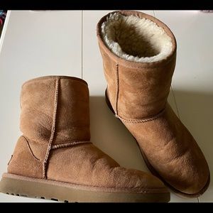 Ugg II Classic Short Chestnut. Size 9. Great condition.